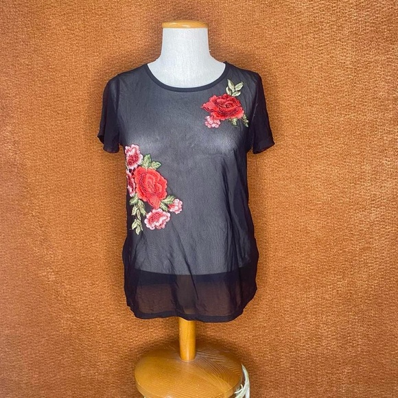 Vintage Y2K Discreet Rose Appliqué Black Mesh Short Sleeve Shirt, Size M. - Picture 2 of 7